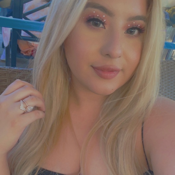 lesleyleonn